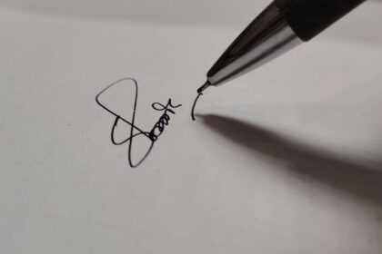 Crafting a Signature Identity: How Storytelling Builds Loyal Customers in a Saturated Market