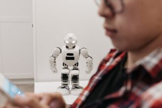 How AI is Revolutionizing Everyday Life: From Smart Homes to Remote Work