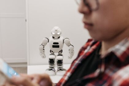 How AI is Revolutionizing Everyday Life: From Smart Homes to Remote Work