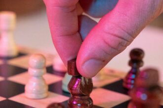 Master the Art of Strategic Decision-Making: 7 Proven Tactics to Outmaneuver Competition 🚀
