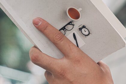 Master Your Day: 7 Habit Hacks That Turn Minutes into Minutes of Momentum